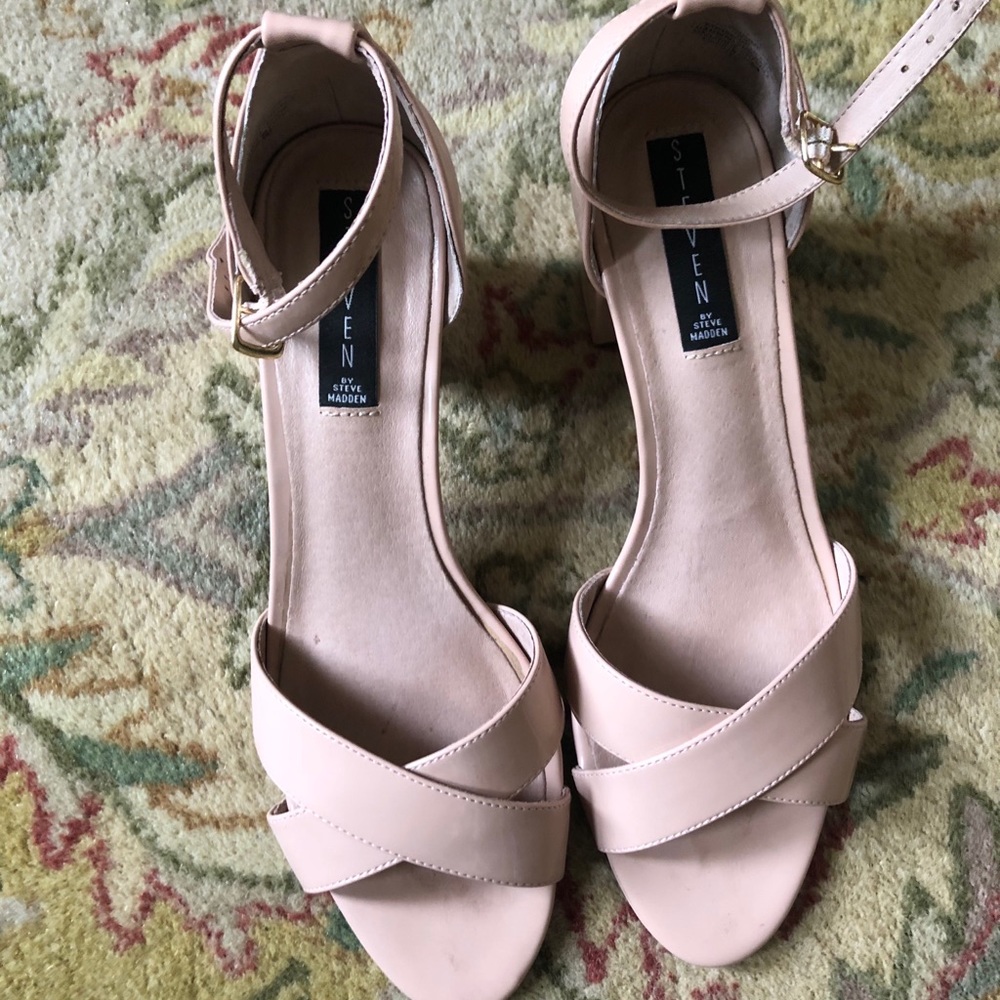 Steve Madden block heel patent sandals